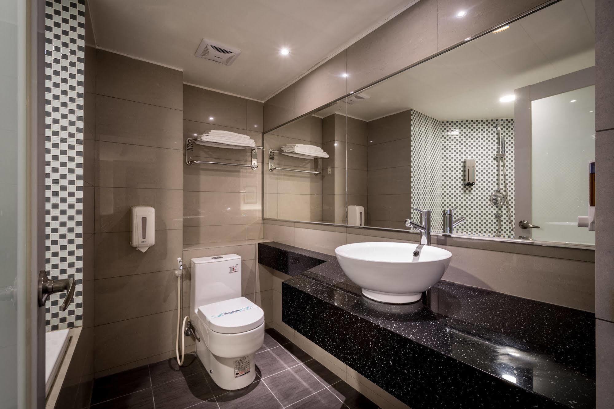 Royal Garden Hotel Тайбэй Экстерьер фото